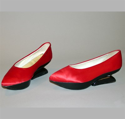 Lot 268 - Beth Levine for Herbert Levine Red Kabuki...