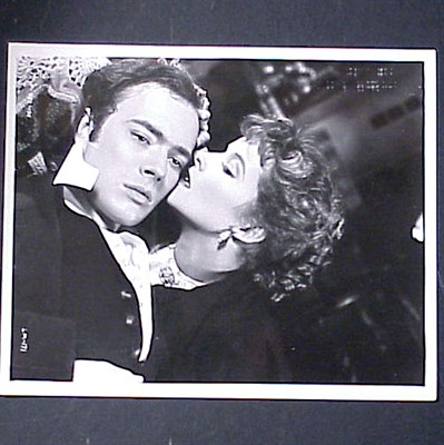 Lot 123 - MOTION PICTURE STARS Approximately 600 black...