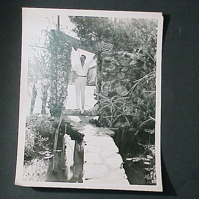 Lot 126 - MOTION PICTURE STARS Approximately 700 black...
