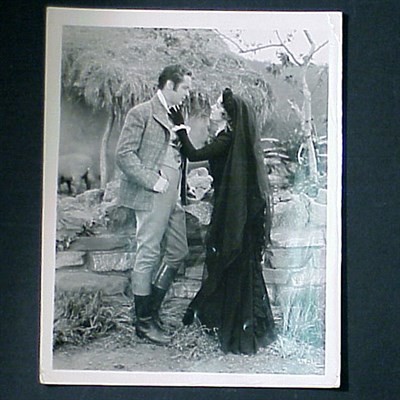 Lot 128 - MOTION PICTURE STARS Approximately 600 black...