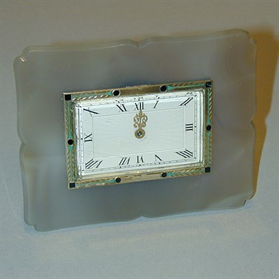 Lot 127 - Agate Desk Clock The agate frame enhaced by a...