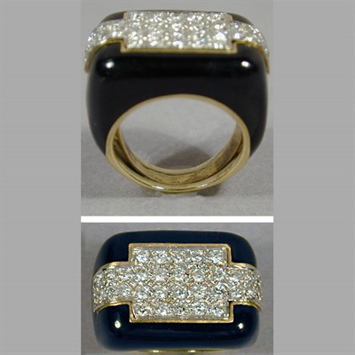 Lot 243 - Enamel and Diamond Ring 18 kt. yellow gold,...