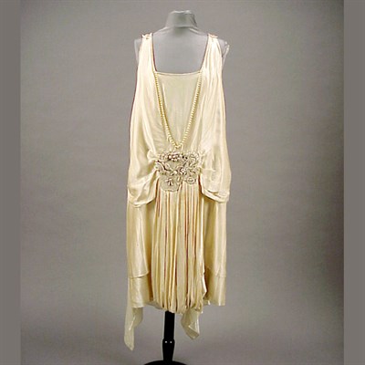 Lot 101 - Worth Wedding Gown French, circa 1925 The...