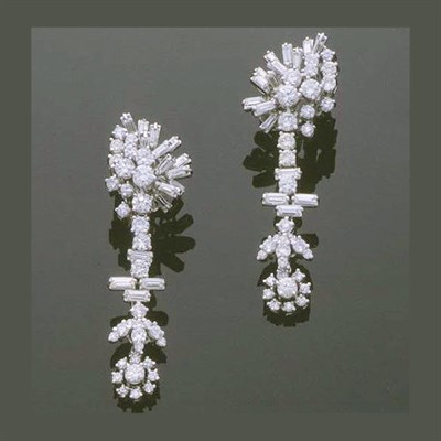 Lot 273 - Pair of Diamond Pendant Earrings 18 kt. white...