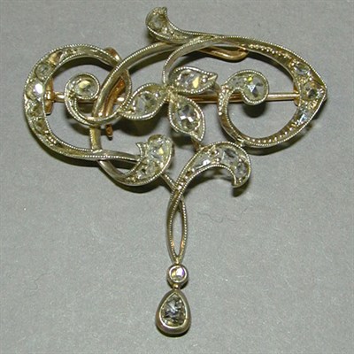 Lot 116 - Art Nouveau Diamond Brooch Yellow gold, of...