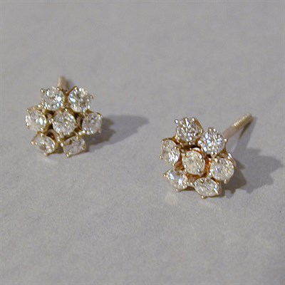 Lot 174 - Pair of Diamond Cluster Earrings 14 kt. white...