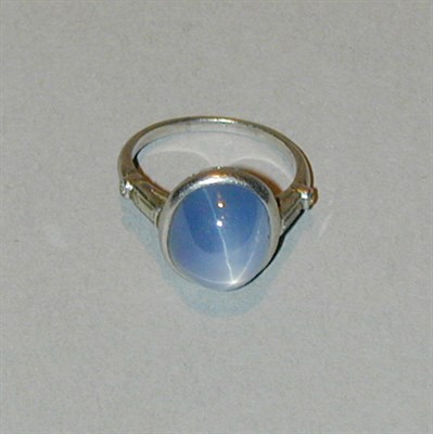 Lot 193 - Star Sapphire and Diamond Ring Platinum, set...
