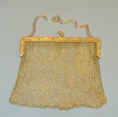 Lot 131 - Gold Mesh Purse 18 kt. yellow gold, the frame...