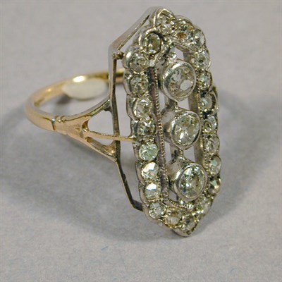 Lot 92 - Diamond Dinner Ring Yellow gold, set to the...