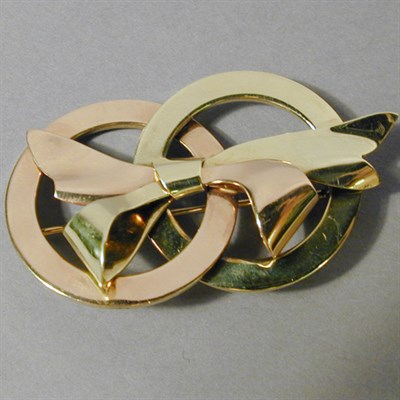 Lot 39 - Retro Two Tone Gold Pin 14 kt. yellow and rose...