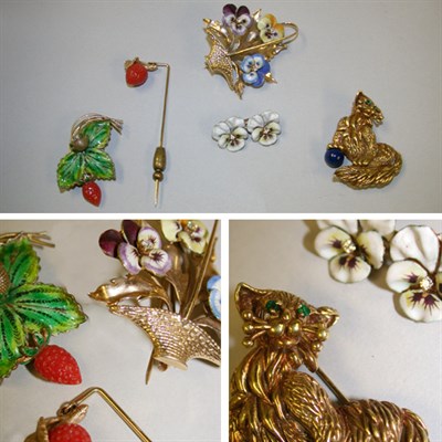 Lot 402 - Gold Pin and Pin Sets Comprising a cat pin...