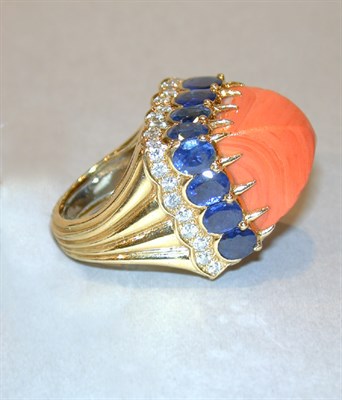Lot 334 - Coral, Sapphire and Diamond Ring 18 kt. yellow...