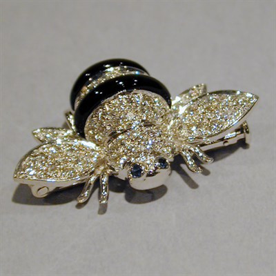 Lot 178 - Black Onyx and Diamond Bee Pin 18 kt. white...