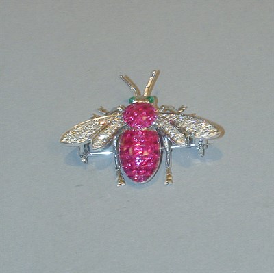 Lot 332 - Diamond and Ruby Bee Pin 18 kt. white gold,...