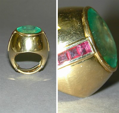 Lot 408 - Large Emerald and Ruby Ring 18 kt. yellow gold,...