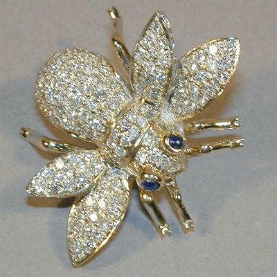 Lot 245 - Pave Diamond Bee Pin 18 kt. yellow gold, set...