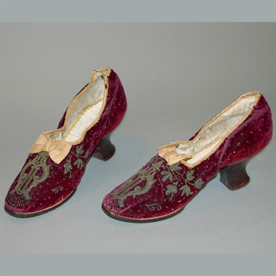 Lot 267 - Pair of Embroidered Velvet Victorian Shoes Mid...