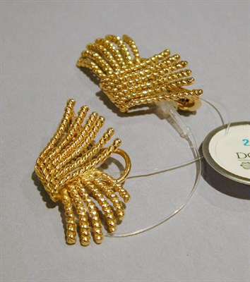 Lot 227 - Pair of Gold 'V Rope' Earclips 18 kt. yellow...