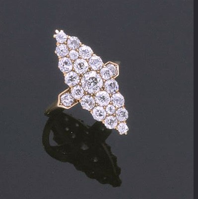 Lot 257 - Antique Old Mine Diamond Ring 18 kt. yellow...