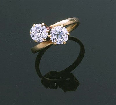 Lot 255 - Twin Old Mine Diamond Ring 18 kt. yellow gold,...