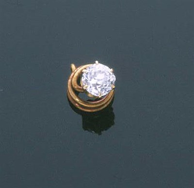 Lot 252 - Old Mine Diamond Collar Button 14 kt. yellow...