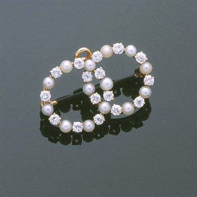 Lot 253 - Double Diamond and Natural* Pearl Pin 14 kt....