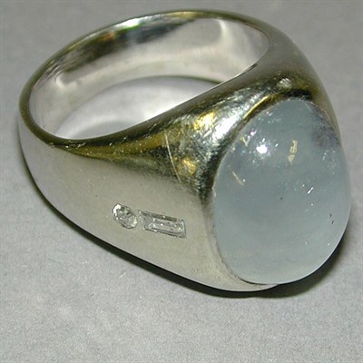 Lot 183 - Gentleman's Star Sapphire Ring 14 kt. white...