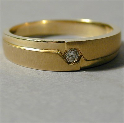 Lot 14 - Gentleman's Diamond Band 18 kt. yellow gold,...