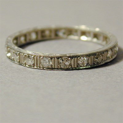 Lot 13 - Diamond Wedding Band 14 kt. white gold, set...