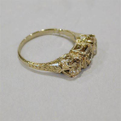 Lot 216 - Three Stone Diamond Ring 14 kt. white gold,...