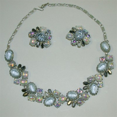 Lot 368 - Schiaparelli Gray Stone Suite French, 1950s...