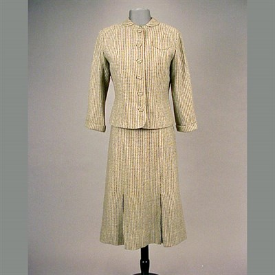 Lot 185 - Schiaparelli Spring Suit 1950s Of soft wool...