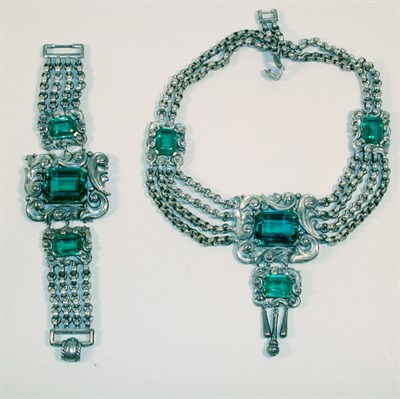 Lot 328 - Trifari Renaissance Suite 1940s The festoon...