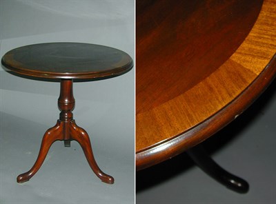Lot 712 - Queen Anne Style Mahogany Side Table