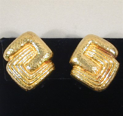 Lot 27 - Pair of David Webb Gold S-Design Earrings 18...