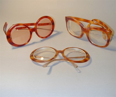 Lot 48 - Three Pairs of Tortoise Shell Frame Glasses