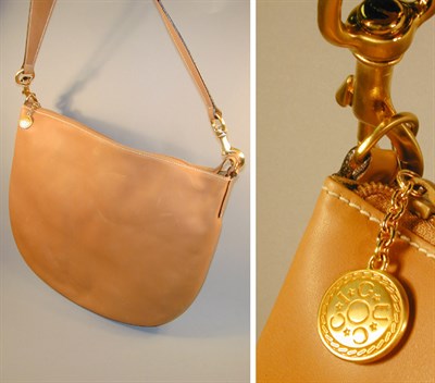 Lot 52 - Gucci Shoulder Bag Of tan leather. Good...