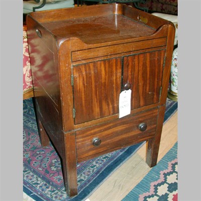 Lot 522 - George III Mahogany Pot Cupboard