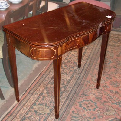 Lot 270 - Federal Style Mahogany Serpentine-Front...
