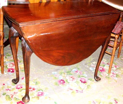 Lot 541 - Queen Anne Style Mahogany Drop-Leaf Table