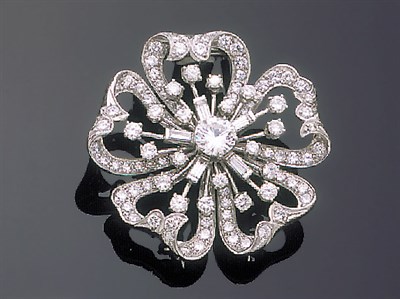 Lot 412 - Diamond Flower Brooch Platinum, designed as a...