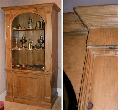 Lot 333 - Pair of Georgian Style Pine Bookcases