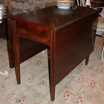 Lot 363 - Federal Style Mahogany Gate-Leg Table