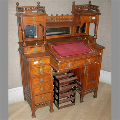 Lot 493 - Eastlake Victorian Leather Inset Mahogany Desk