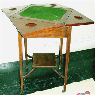 Lot 261 - Edwardian Mahogany Hankerchief Games Table