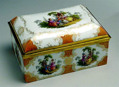 Lot 348 - Bohemian Ruby Flashed Engraved Glass Box Of...