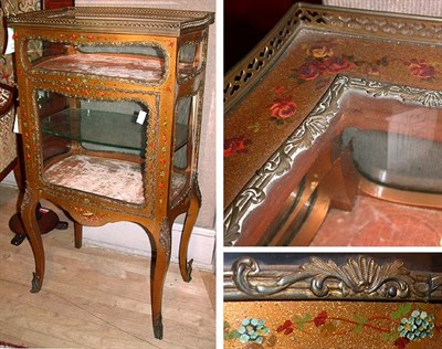 Lot 623 - Louis XV Style Gilt-Metal Mounted Painted Vitrine