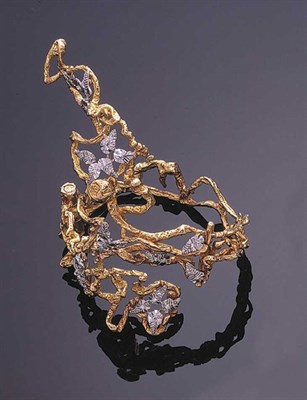 Lot 231 - Sculptured Gold and Diamond Vine Cuff 18 kt....