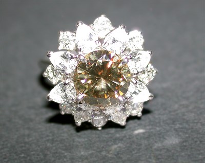 Lot 424 - Brown Diamond Cluster Ring Platinum, set to...