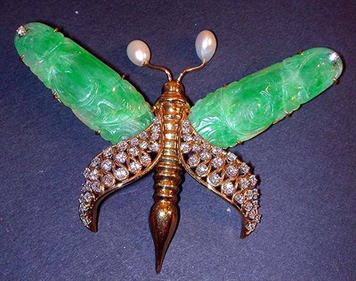 Lot 226 - Jade and Diamond Dragonfly Pin 14 kt. yellow...